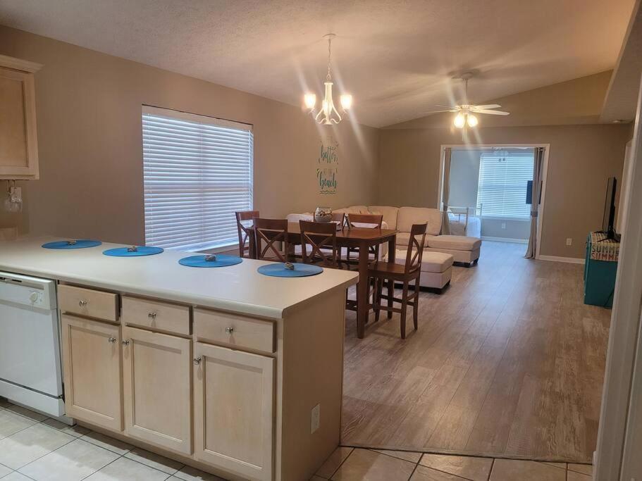 Holiday home Sleeps 8 *